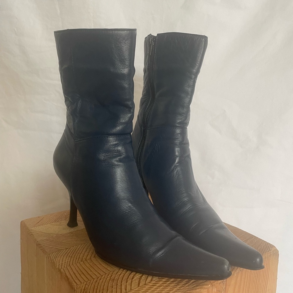 90s Navy heeled leather boots